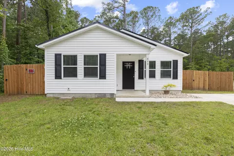 629 Walnut Dr, Jacksonville, NC 28540
