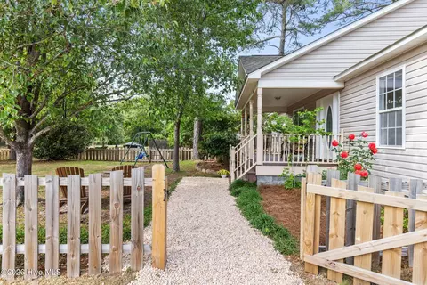 3766 Oakwood Dr SE, Southport, NC 28461