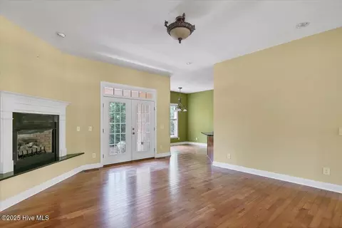 Living - 8 Rutledge Ln, Pinehurst, NC 28374 photo 3 of 7