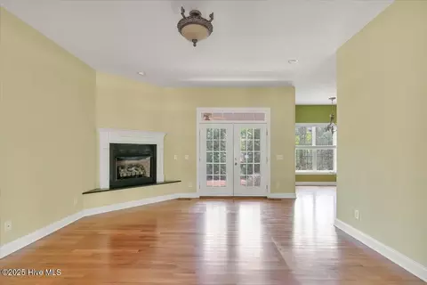Living - 8 Rutledge Ln, Pinehurst, NC 28374 photo 4 of 7