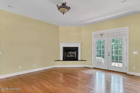 Living - 8 Rutledge Ln, Pinehurst, NC 28374 photo 5 of 7