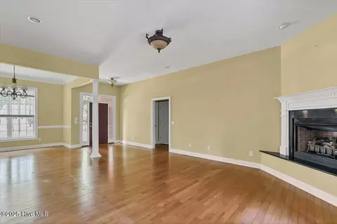 Living - 8 Rutledge Ln, Pinehurst, NC 28374 photo 6 of 7