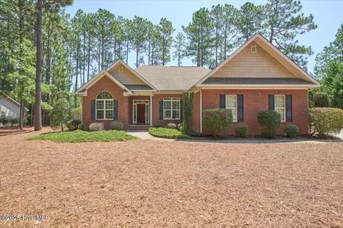 8 Rutledge Ln, Pinehurst, NC 28374