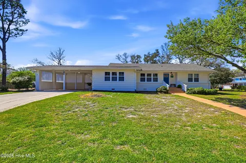 102 S Fodale Ave, Southport, NC 28461