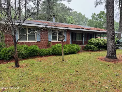 3514 S Pitt St, Farmville, NC 27828
