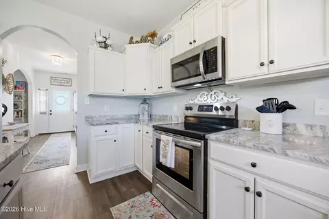 Entry Way - 685 Aria Ln, Hubert, NC 28539 photo 2 of 3