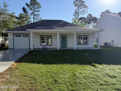186 Cherry Rd, Southport, NC 28461
