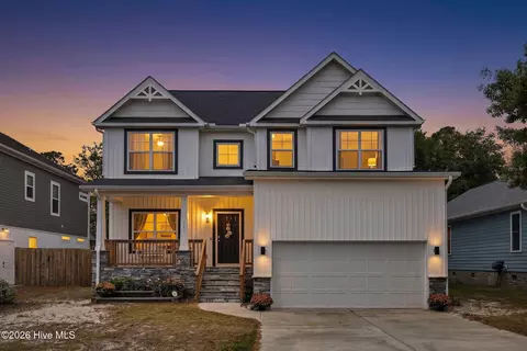 163 NE 2nd St, Oak Island, NC 28465