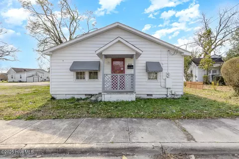 4355 Wallace St, Farmville, NC 27828