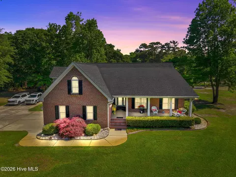 410 Whitebridge Rd, Hampstead, NC 28443