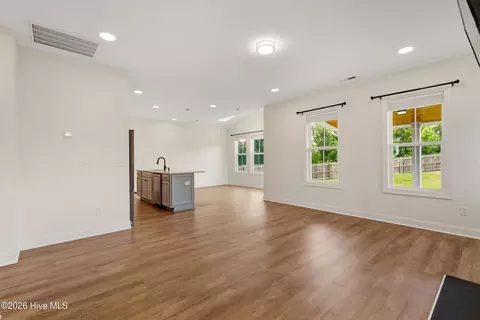 Living - 174 Tanglewood Ct, Hampstead, NC 28443 photo 5 of 6