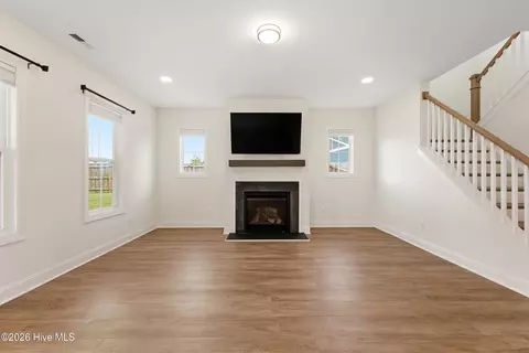 Living - 174 Tanglewood Ct, Hampstead, NC 28443 photo 3 of 6