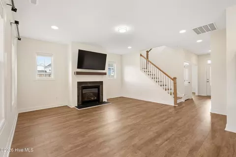 Living - 174 Tanglewood Ct, Hampstead, NC 28443 photo 2 of 6