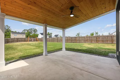 Exterior - 174 Tanglewood Ct, Hampstead, NC 28443 photo 4 of 11