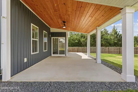 Exterior - 174 Tanglewood Ct, Hampstead, NC 28443 photo 5 of 11