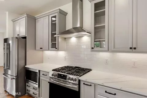 Kitchen - 174 Tanglewood Ct, Hampstead, NC 28443 photo 1 of 1