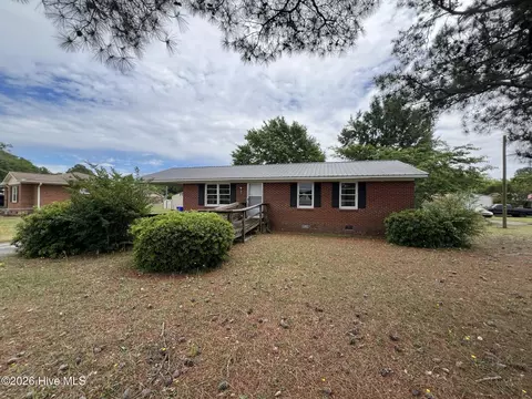 809 Fox St, Elizabethtown, NC 28337