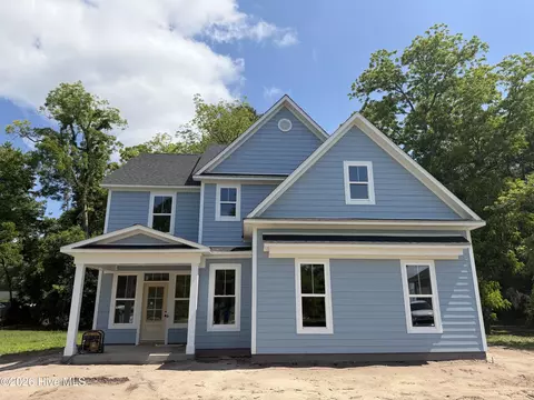 104 Live Oak Cir, Lake Waccamaw, NC 28450