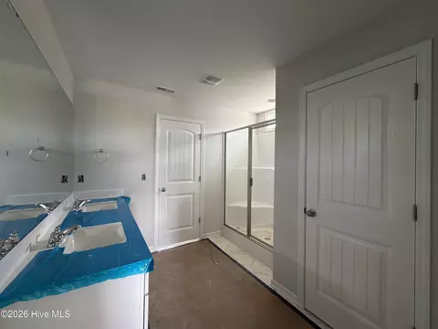 Bath - 45 Fiddleneck Ct, Selma, NC 27576 photo 2 of 3
