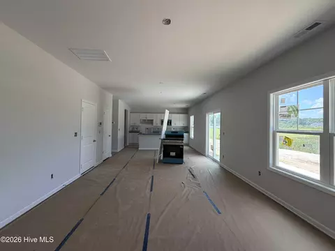 Living - 45 Fiddleneck Ct, Selma, NC 27576 photo 2 of 2