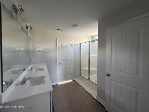 Bath - 45 Fiddleneck Ct, Selma, NC 27576 photo 2 of 3