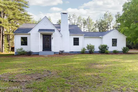 563 Eagle Springs Rd, Eagle Springs, NC 27242