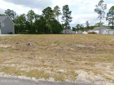 2 Muirfield Dr, Laurinburg, NC 28352