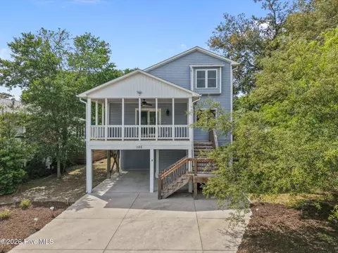 105 SW 11th St, Oak Island, NC 28465