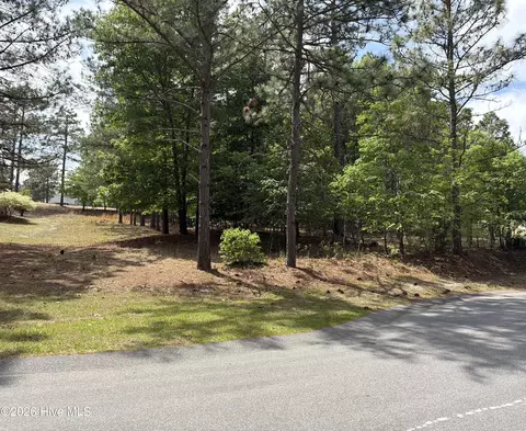 128 Carrington Sq, West End, NC 27376