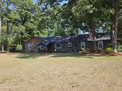 301 Fork Lake Dr, Clinton, NC 28328