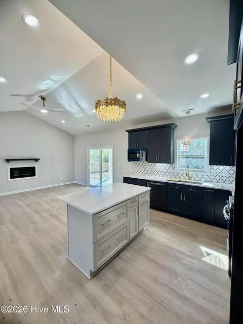 402 Wade Dr, Richlands, NC 28574