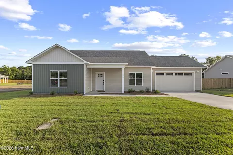 406 Wade Dr, Richlands, NC 28574