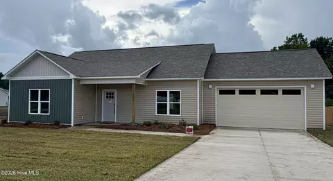 406 Wade Dr, Richlands, NC 28574