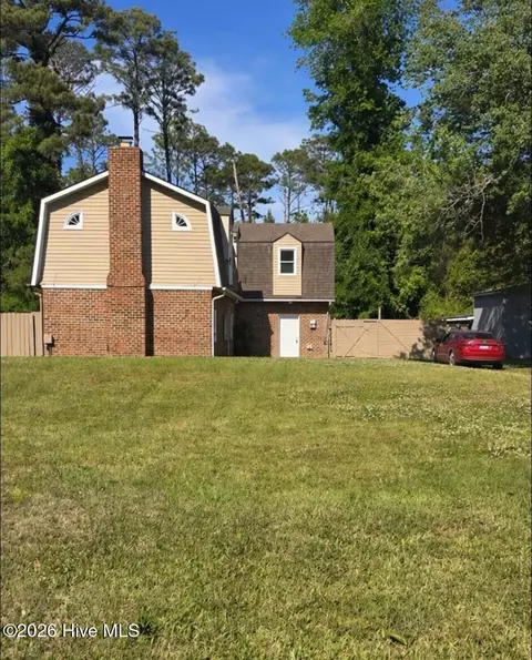 104 Croatan Dr, Newport, NC 28570