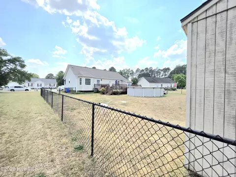 Exterior - 19 Atlantic Ave, Benson, NC 27504 photo 15 of 17