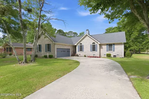 600 Winged Foot Ct, New Bern, NC 28562