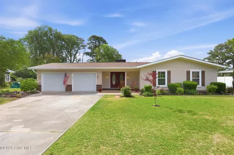2342 N Lakeview Dr, Newport, NC 28570