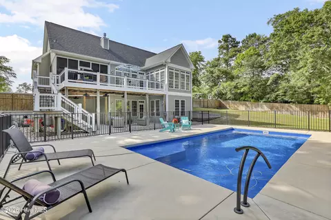 Exterior - 211 Bates Retreat, Hampstead, NC 28443 photo 5 of 18