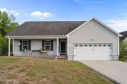 111 Farmgate Dr, Richlands, NC 28574