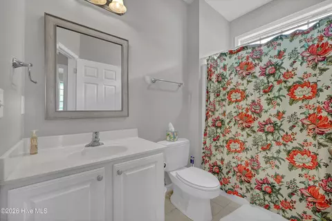 Bath - 103 Thrasher Ct UNIT D, Hampstead, NC 28443 photo 2 of 2