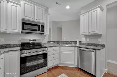 Kitchen - 103 Thrasher Ct UNIT D, Hampstead, NC 28443 photo 2 of 2