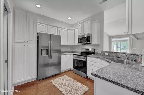 Kitchen - 103 Thrasher Ct UNIT D, Hampstead, NC 28443 photo 1 of 2