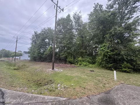 1215 Old Fayetteville Rd NE, Leland, NC 28451
