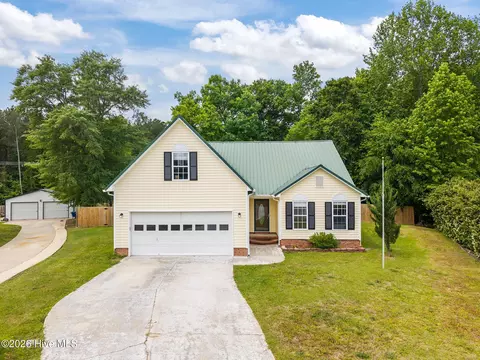 405 W Regent Ct, Jacksonville, NC 28546