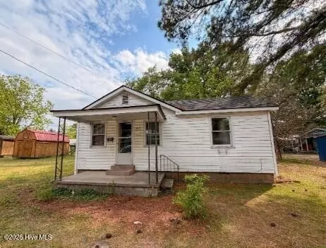 404 Elizabeth St, Selma, NC 27576