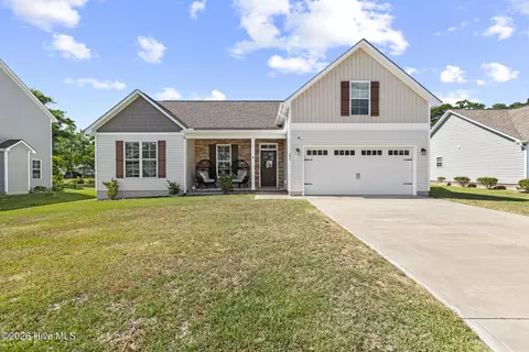 231 Holly Grove Ct E, Jacksonville, NC 28540
