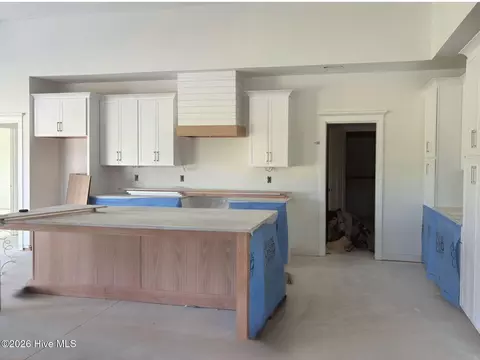 Kitchen - 87 Delphi Trce, Hampstead, NC 28443 photo 1 of 2