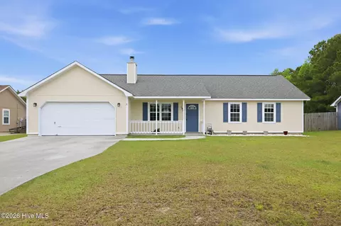 104 Foxden Dr, Hubert, NC 28539