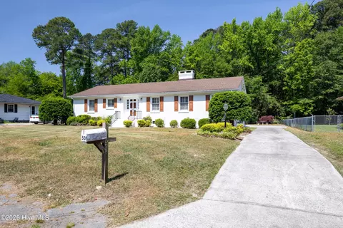 505 Lafayette St, Clinton, NC 28328