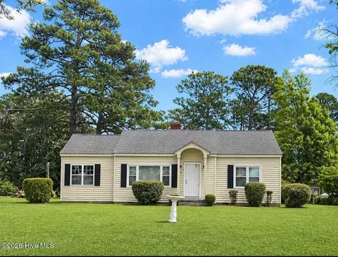 402 Madam Moores Ln, New Bern, NC 28562